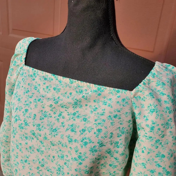 NWT Levi's Yvie Top Women's Large Crop Blouse Puff Sleeves Smocked Cropped Green - Picture 6 of 12